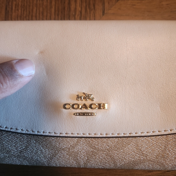 Coach Women's Cream and Tan Wallet - Picture 3 of 4